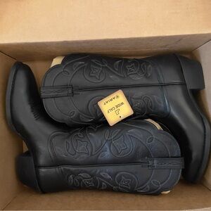 Ariat women's Heritage western R Toe boots in Black Deertan